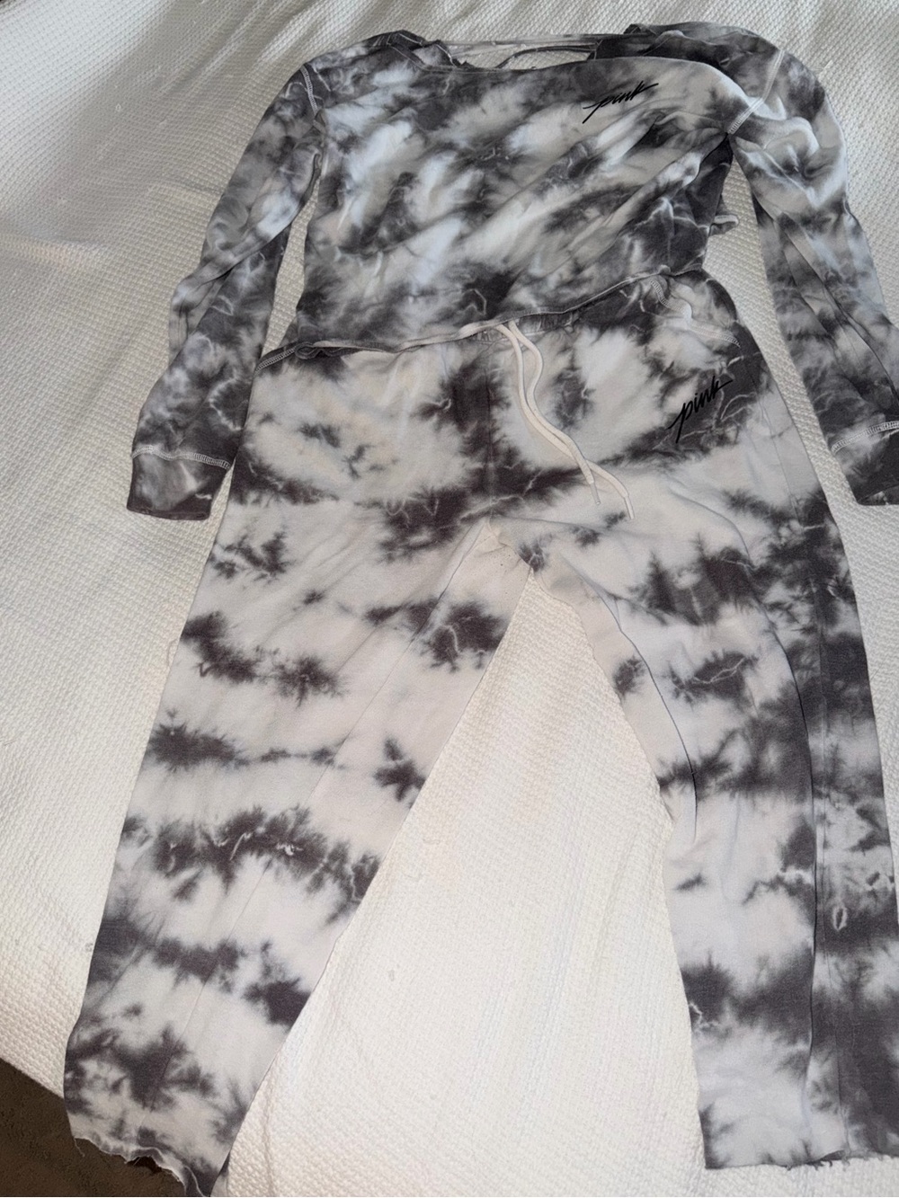 PINK Victoria’s Secret Gray Tie-Dye Off-Shoulder Lounge Set – Size Small
